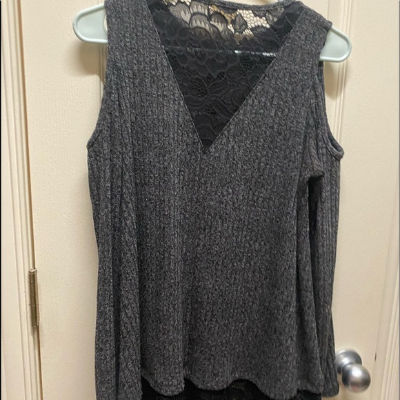 Open shoulder long sleeve tunic with lace detail - Picture 2 of 4